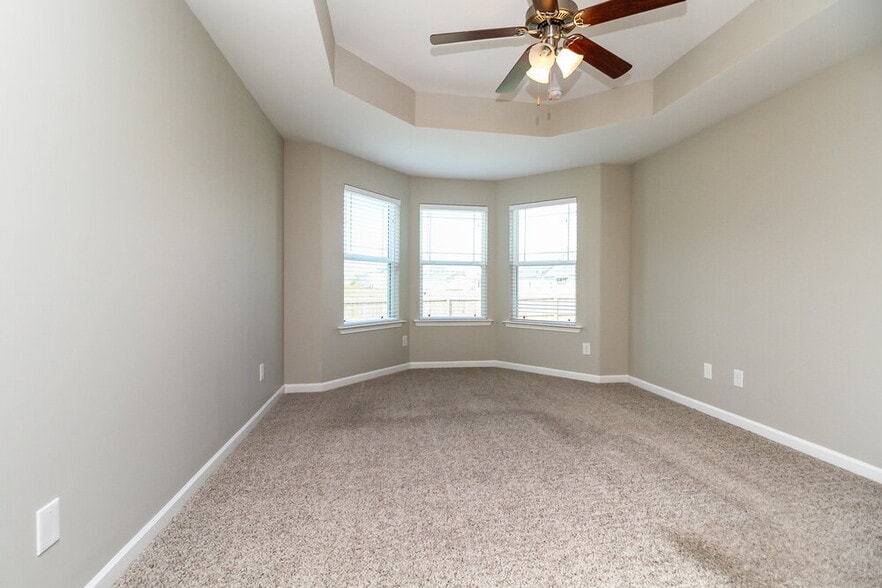Building Photo - 1002 Chimalis Dr