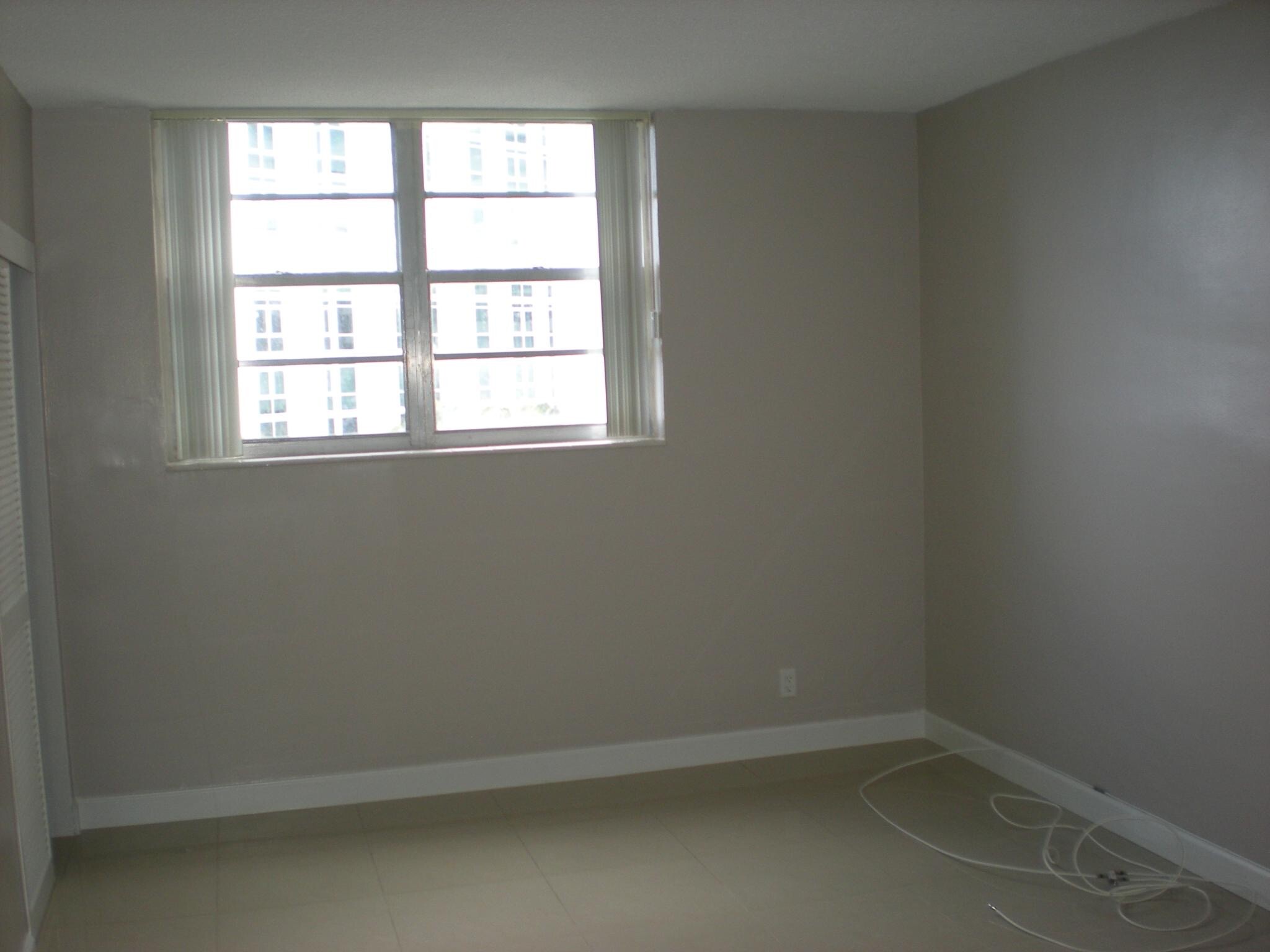 Building Photo - 3901 S Ocean Dr