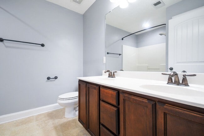 Building Photo - Pet Friendly Three Bedroom!