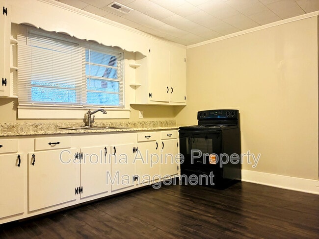 Building Photo - 1108 Toms St