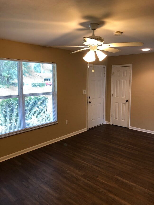 Building Photo - Great Family Home