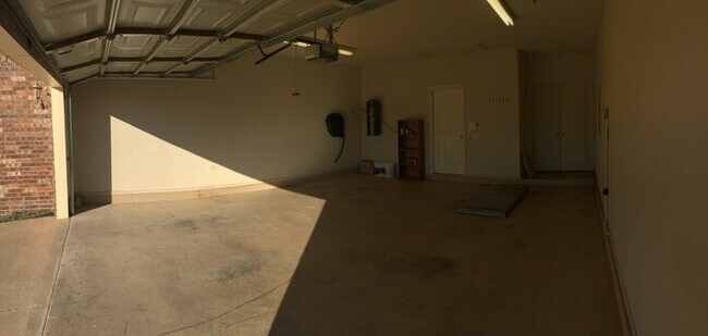 Building Photo - Great Liberty Trails 3 bed corner lot