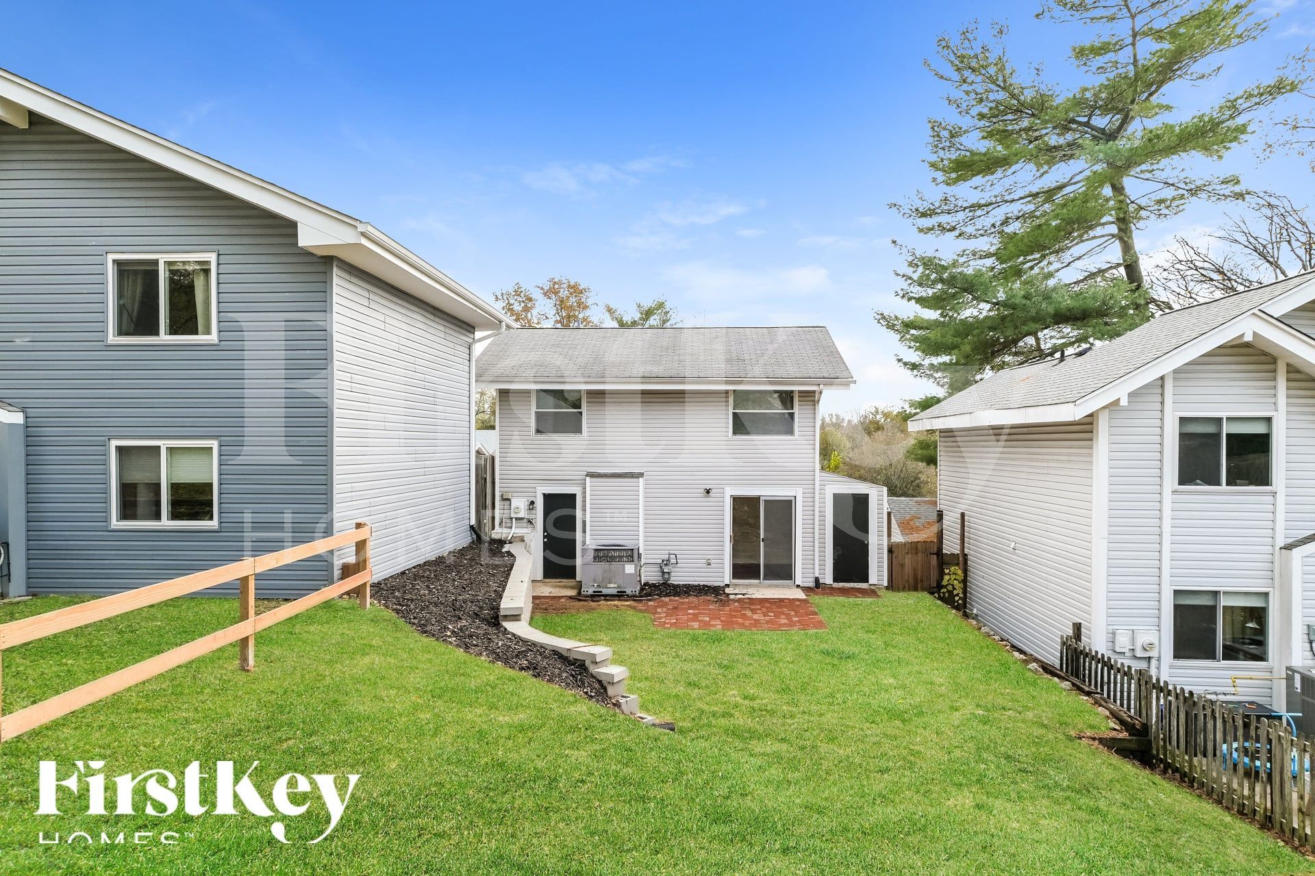 Building Photo - 455 Down Hill Dr