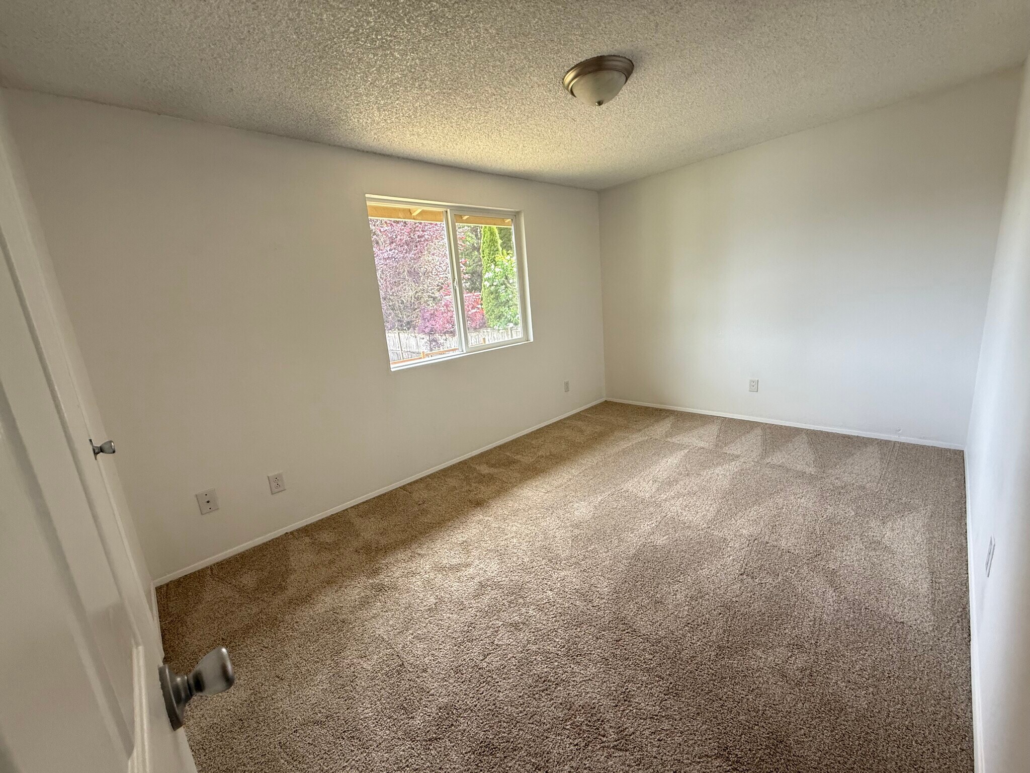 Master bedroom (upstairs) - 13016 16th St NE