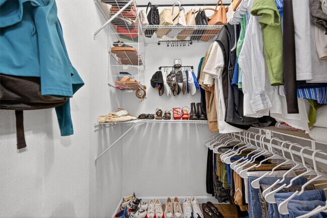 Building Photo - 14310 Royal Hill Dr