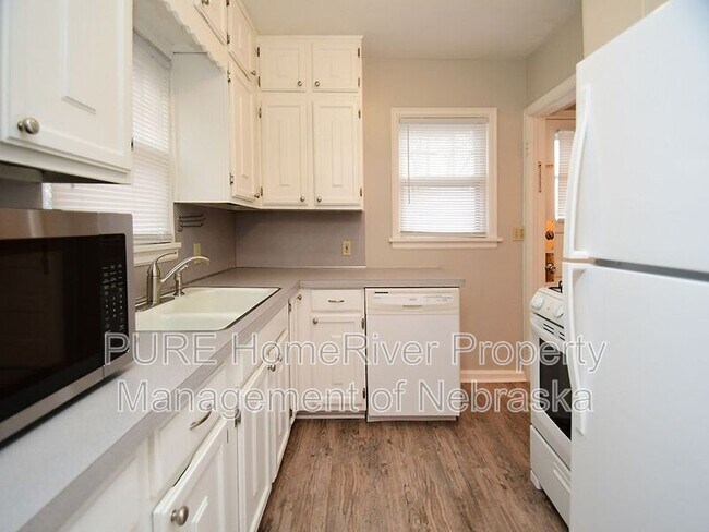 Building Photo - 2108 S 46th St
