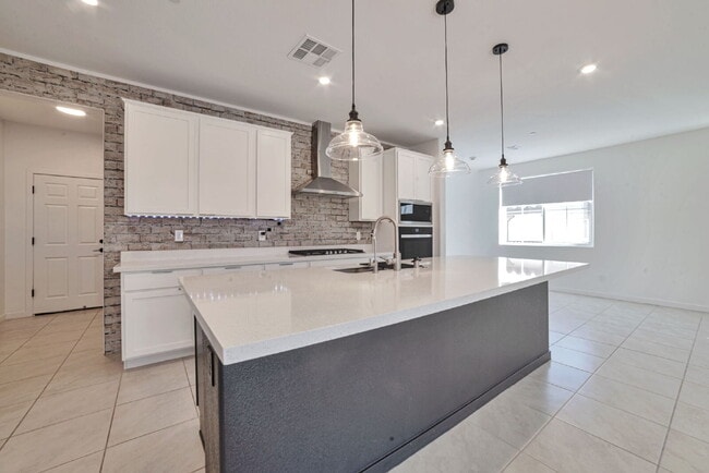 Building Photo - 10937 Parsley Ave