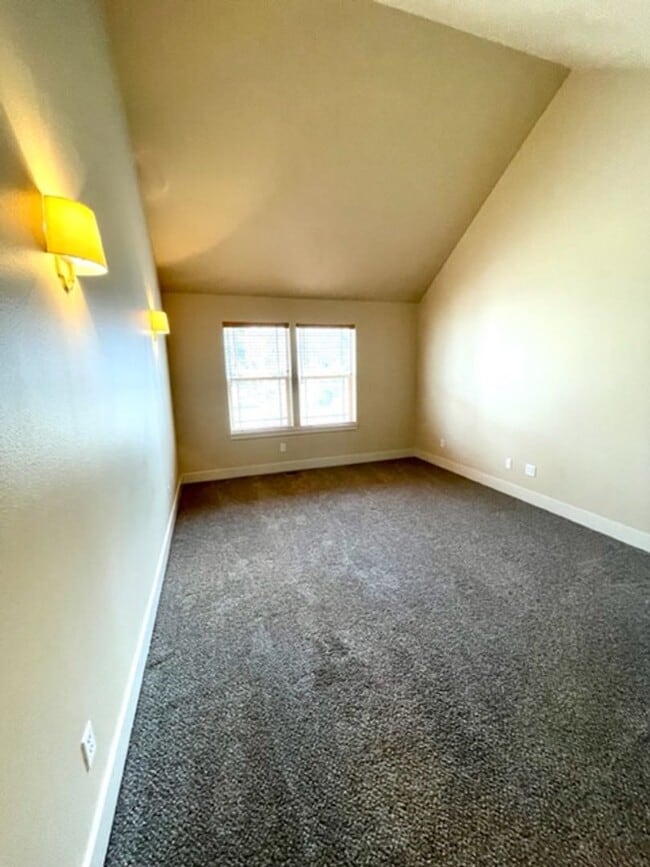 Building Photo - Great home in NE Bend!  New listing!