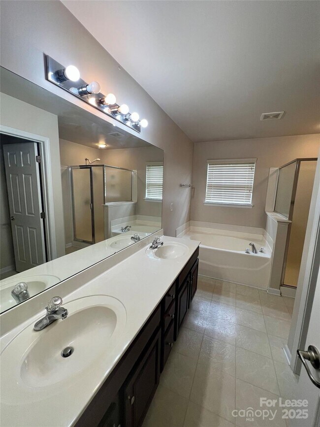 Building Photo - 7001 Mountain Top Ct