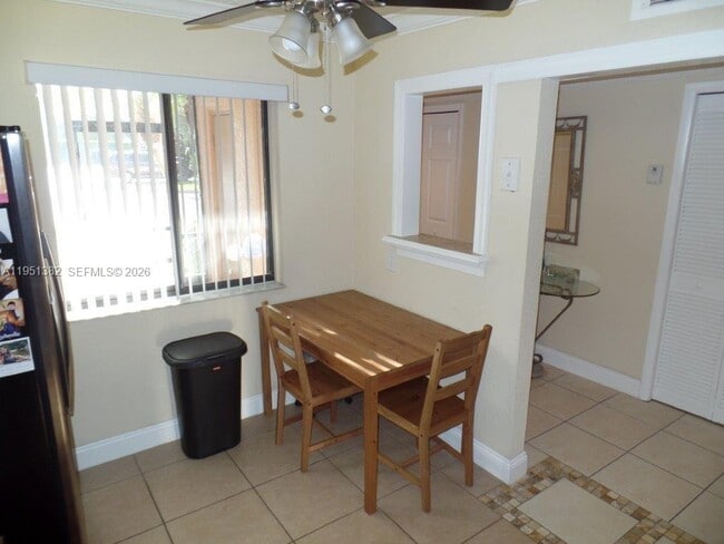 Building Photo - 280 Racquet Club Rd