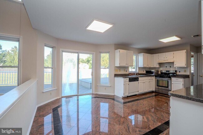 Building Photo - 27 Samantha Dr