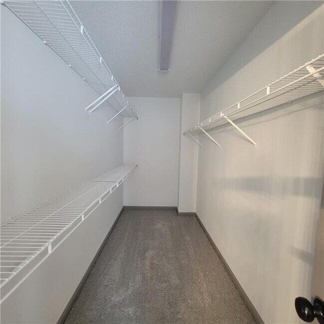 Building Photo - 3045 Binghampton Ln