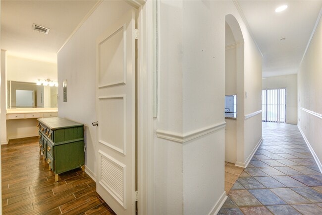 Building Photo - 401 Lakeside Ln