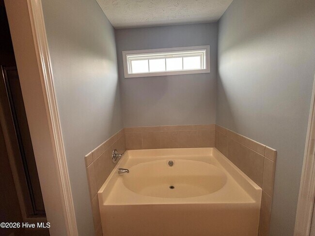 Building Photo - 376 Eastfield Dr