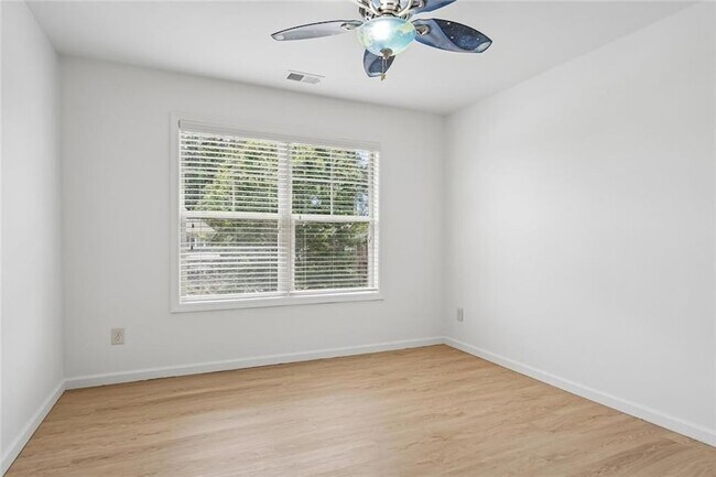 Building Photo - 5811 Kendrix Ridge Dr