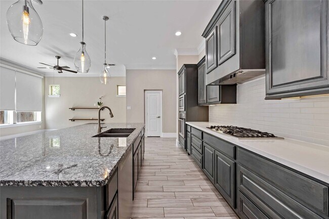 Building Photo - 6723 Sussex Manor St