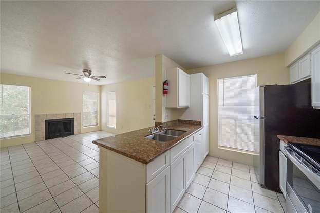 Building Photo - 3900 Woodchase Dr