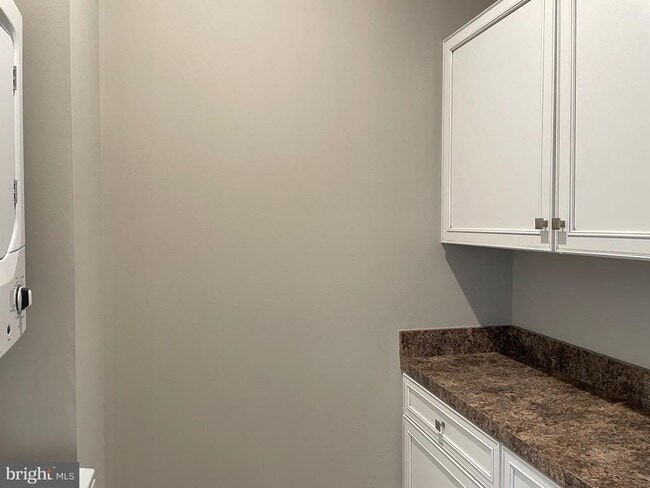 Building Photo - 42589 Burbank Terrace