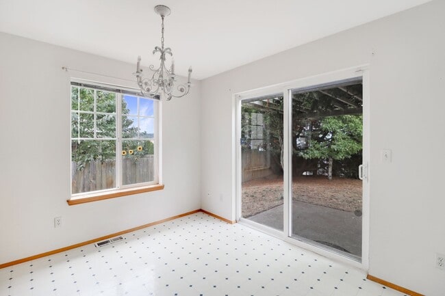 Building Photo - 2 Bed 1 Bath - Single Story - Pet Friendy - Large Backyard