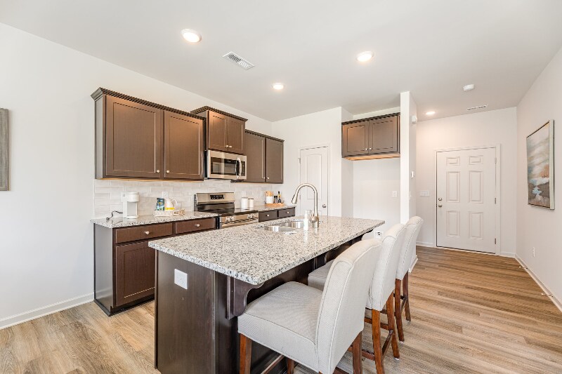 Building Photo - 6845 Doral Dr