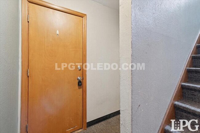 Building Photo - 3320 Arlington Ave