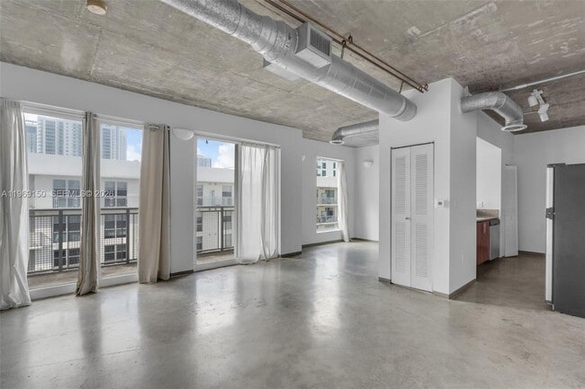 Building Photo - 455 NE 25th St