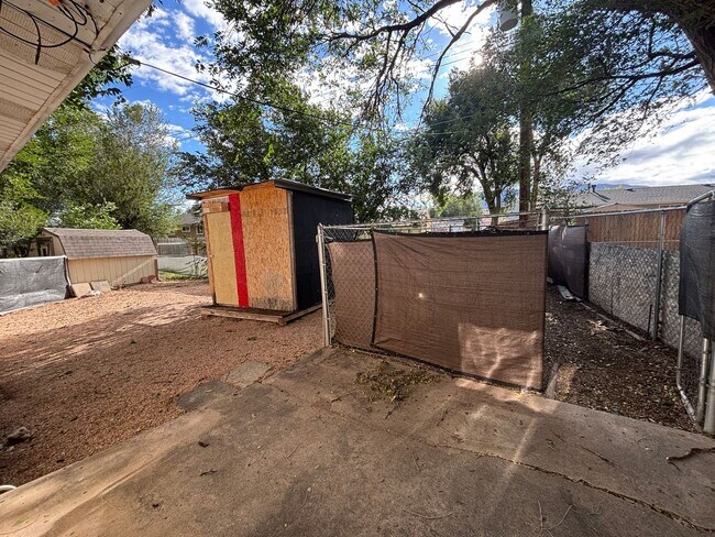 Building Photo - 4 bed 1.5 bath Ranch Style Home with Basem...