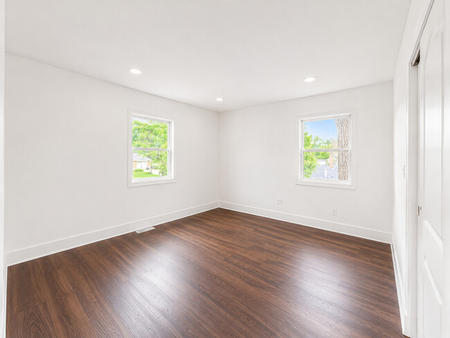 Building Photo - 254 Thornhurst Rd