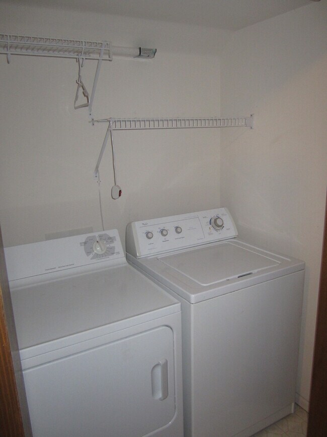 Building Photo - Beautiful 2 Bedroom, 1 Bathroom Condo Freshly Painted and New Carpet by Horsetooth Reservoir in F...