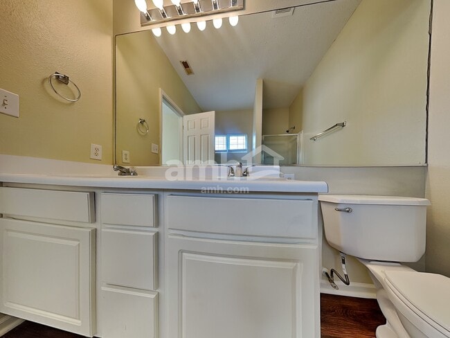 Building Photo - 9931 Lakefield Ln