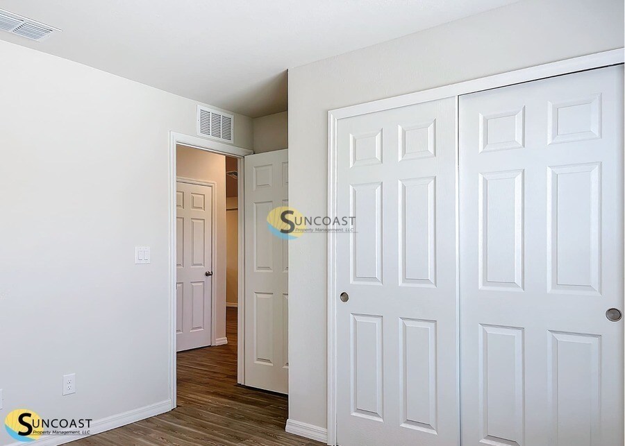 Building Photo - 10405 Kidron Ave