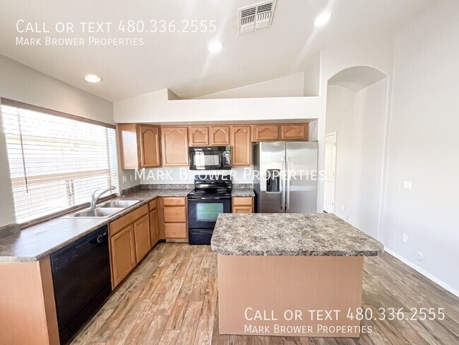 Building Photo - 270 W Dana Dr