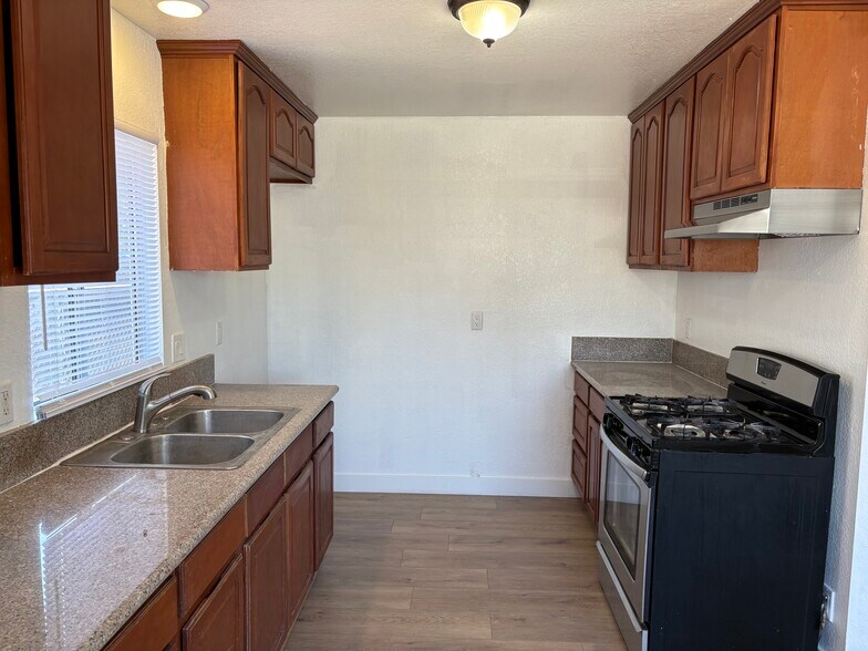 Building Photo - 21725 Dracaea Ave