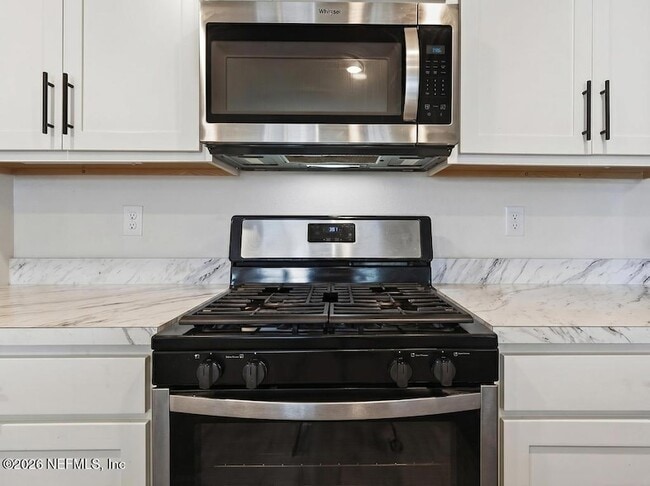 Building Photo - 152 Jarama Cir