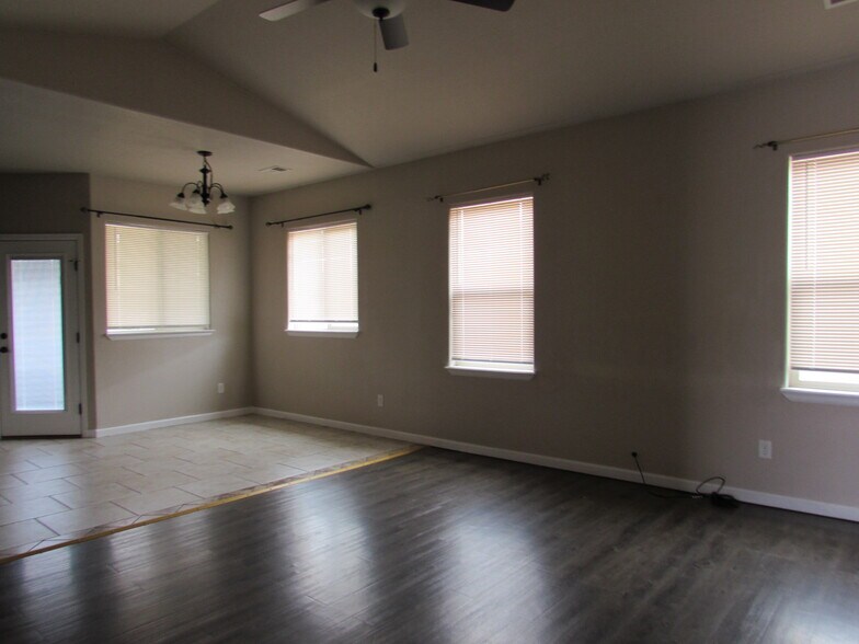 Building Photo - 2483 Terra Ave