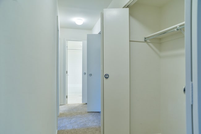 Building Photo - Applegate