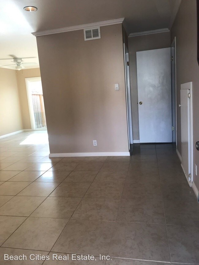 Building Photo - 3 br, 1.5 bath House - 9868 Continental Dr.