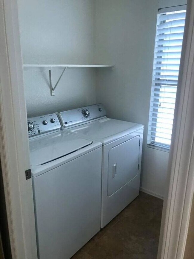 Building Photo - 3-bedroom, 2-bath on oversized lot
