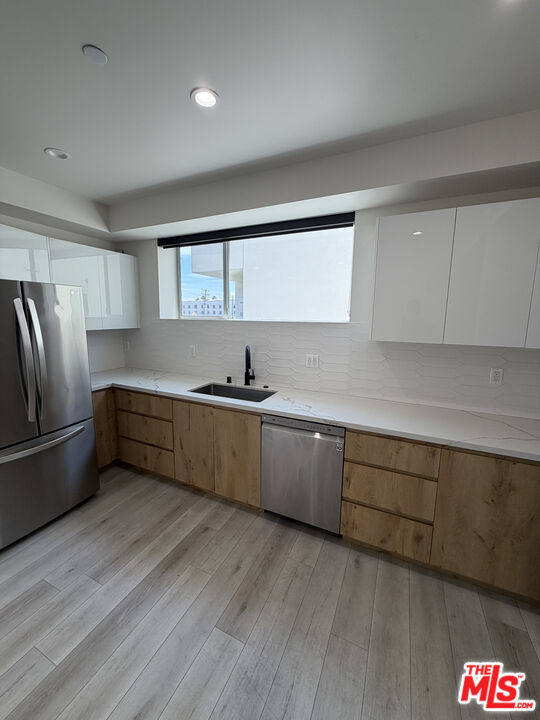Building Photo - 124 S Croft Ave