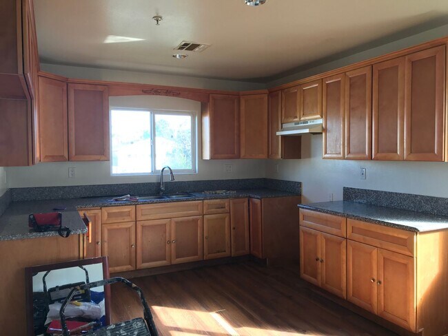 Building Photo - 83(430)