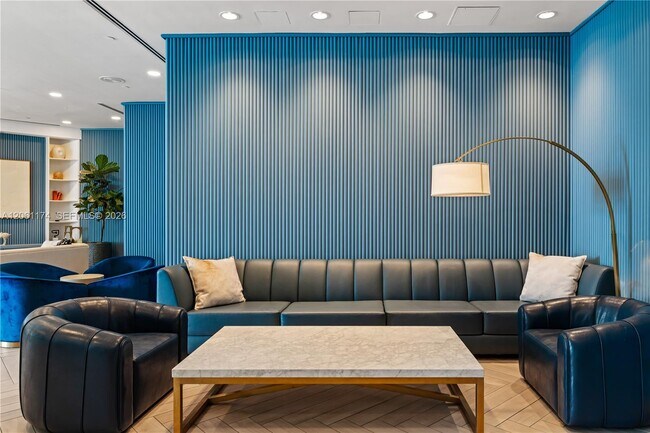 Building Photo - 16051 Collins Ave