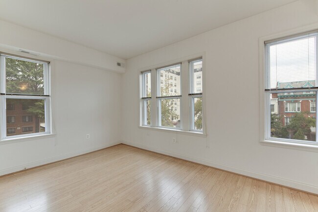 Building Photo - 1340 Fairmont St NW
