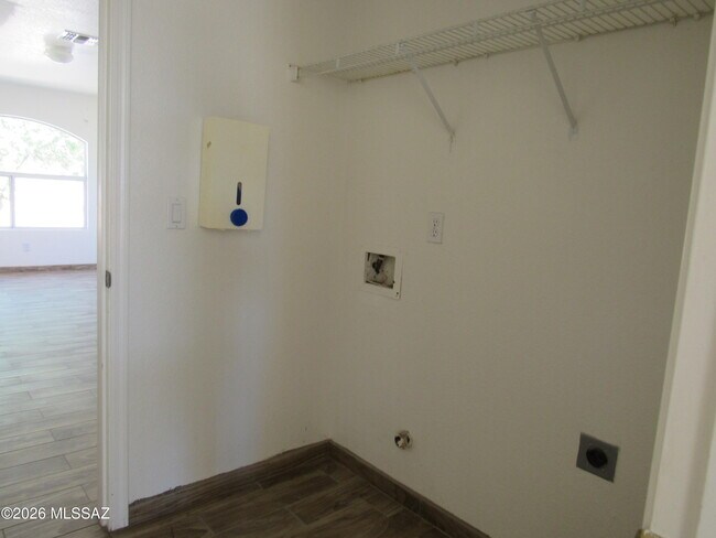 Building Photo - 221 Cam Mirador