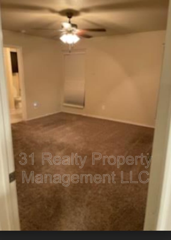 Building Photo - 1028 E 90th St