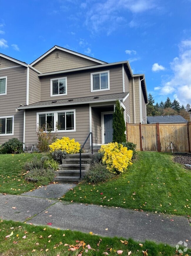 Building Photo - Beautiful 3 Bedroom Townhome in Dupont