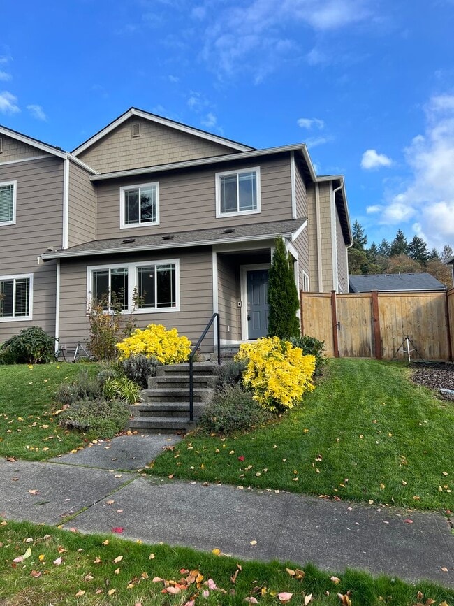 Primary Photo - Beautiful 3 Bedroom Townhome in Dupont