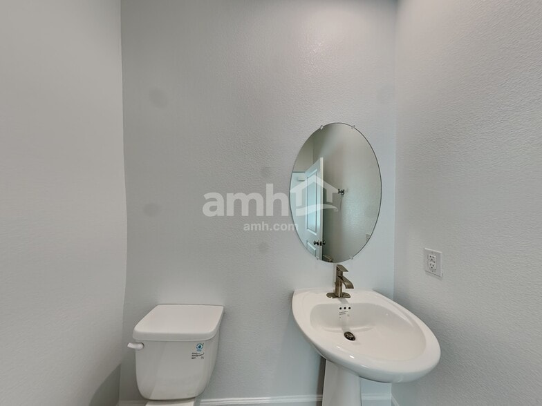 Building Photo - 9150 Liberty Cap Ct