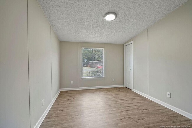 Building Photo - 226 Twin Creek Dr