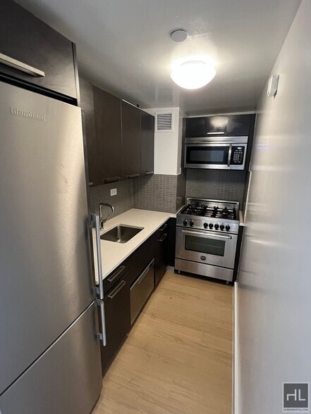 Building Photo - East 39th Street