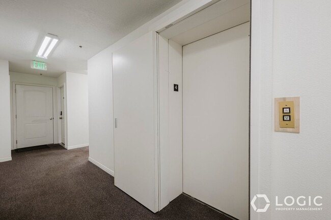 Building Photo - 1044 E 400 S